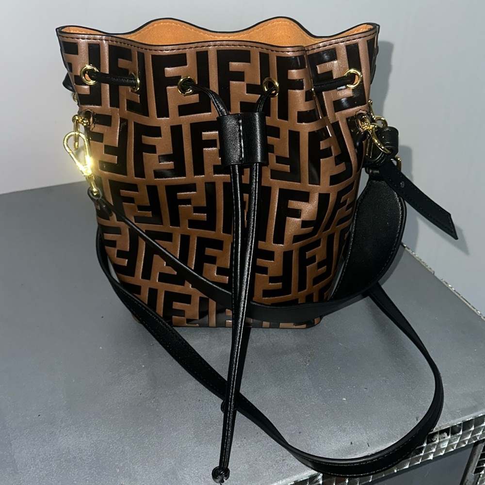Vintage bucket bag